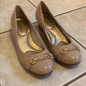 Kelly and Katie Nude Wedges - EUC!